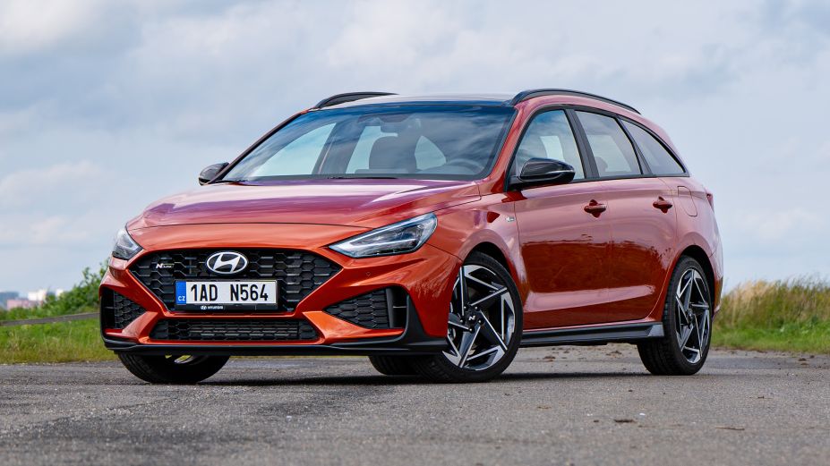 Solidně vybavený kombík z Česka do půlmilionu? Oblíbený Hyundai i30 přijíždí v akční výbavě, ušetřit můžete desetitisíce